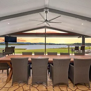  Holiday home Tuscany On Tinaroo - Lakeside Luxury